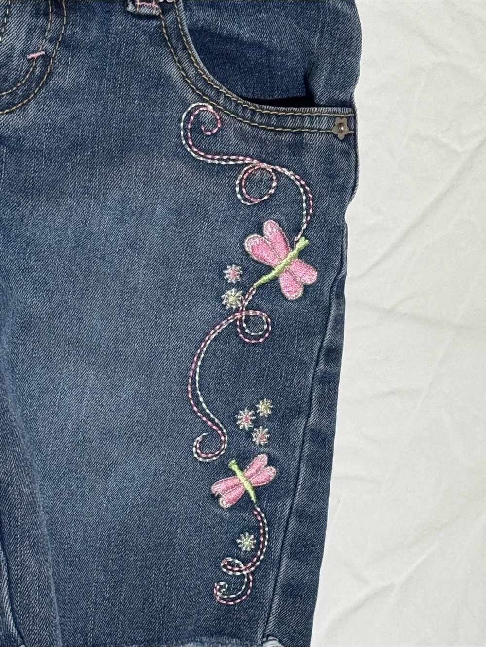 VINTAGE Levi's Girls Denim Knee-Length Shorts Pink Butterfly Embroidered Size 5